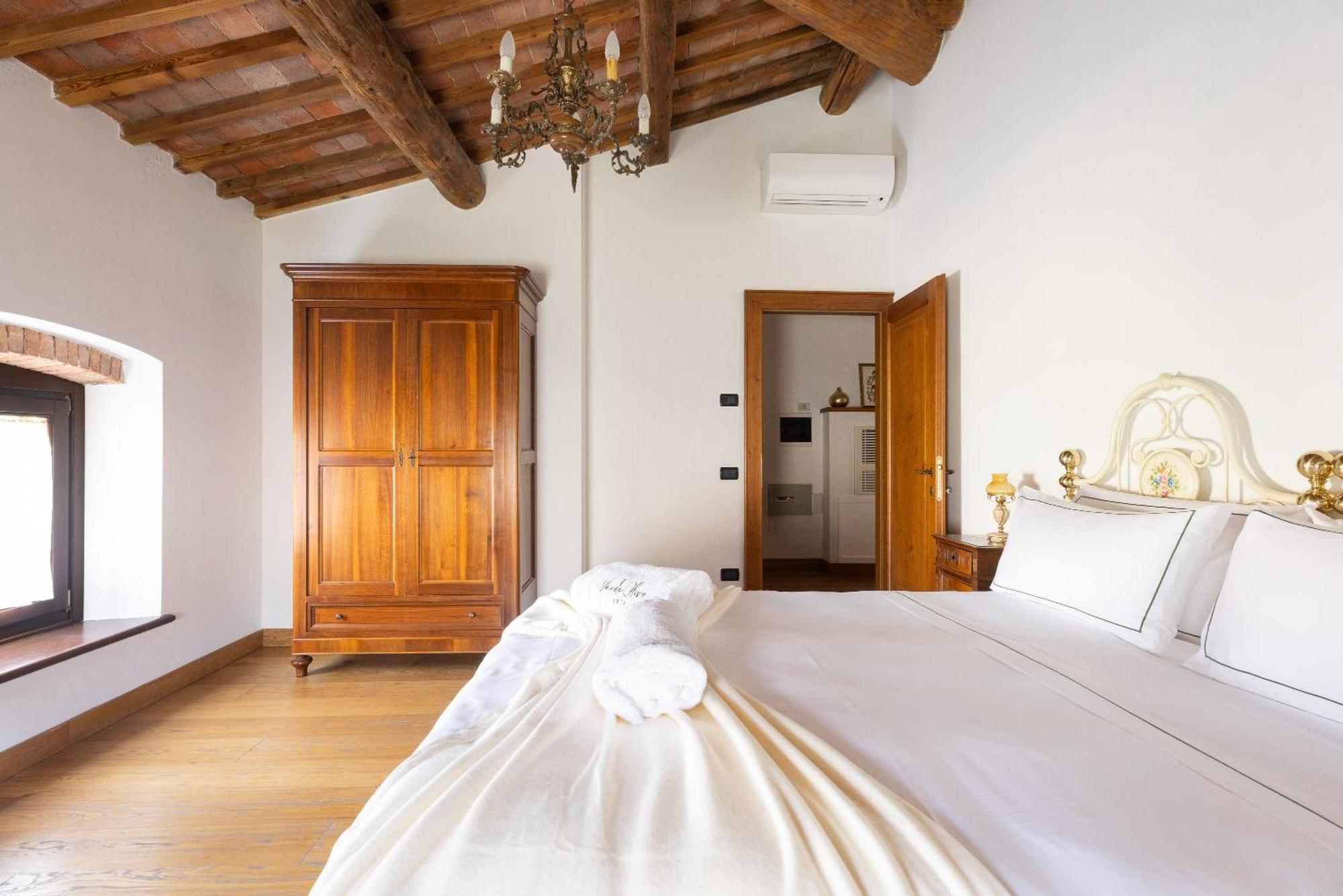 Verdeolivo 1876 - Apartments & Pool Mezzane di Sotto Buitenkant foto