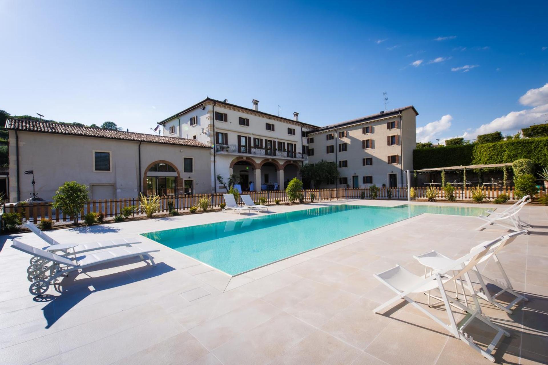 Verdeolivo 1876 - Apartments & Pool Mezzane di Sotto Buitenkant foto